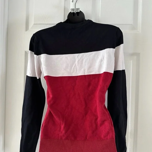 GUESS Women’s Red and Black Sweater - Picture 2 of 2